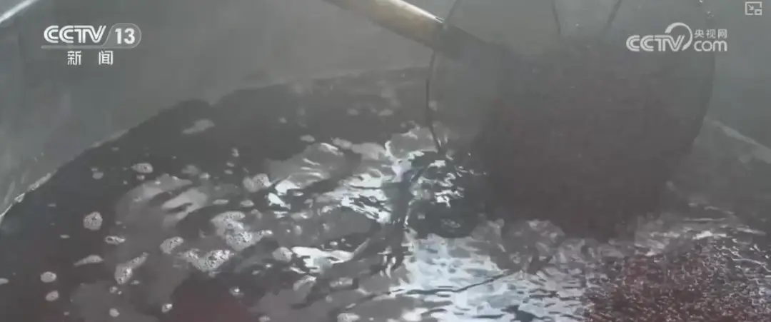 消費市場開啟“年味模式” 傳統美食改良煥新