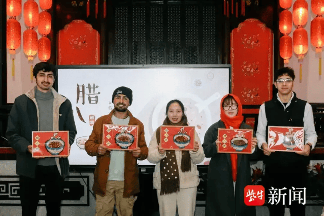 外籍留學生在鹽城博物館體驗臘八民俗