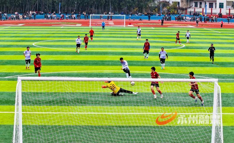 新田：中南大學隊與永州新田隊足球友誼賽精彩紛呈（組圖）