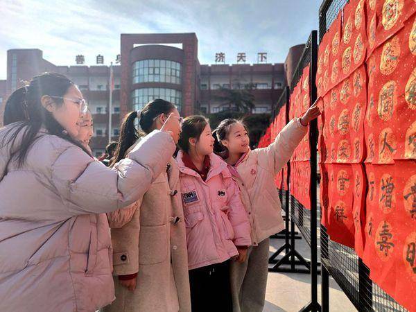 濟源：沁園路小學開展義寫春聯社會實踐活動