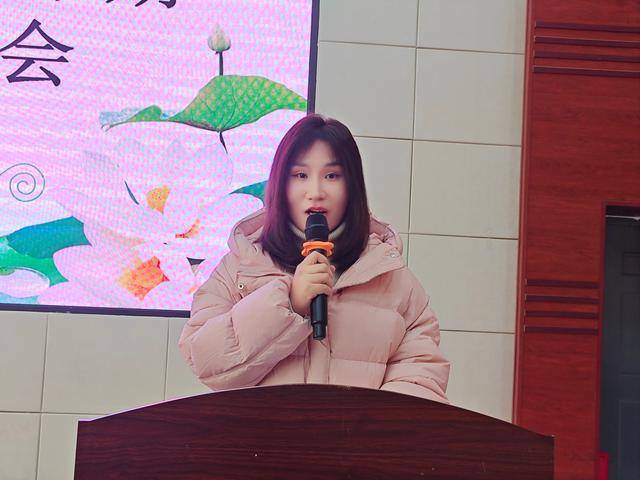 鄭州高新區蓮花街小學召開工作述職報告會