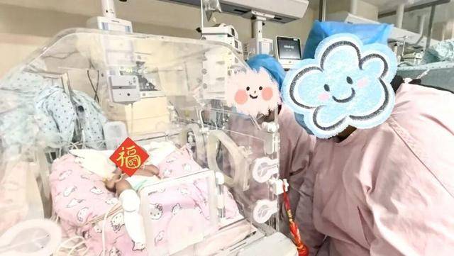 新春走基層｜NICU裡的特殊春節，北京大學人民醫院青島醫院床旁探視守護早產小天使